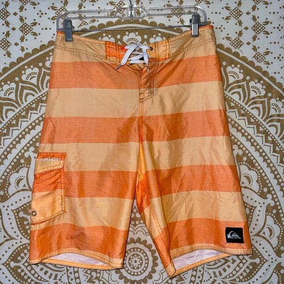 ✨3 FOR $18✨ MIX & MATCH, QUICKSILVER MENS ORANGE STRIPED BOARD SHORTS, SIZE MED. - Picture 1 of 7